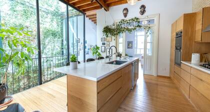 WealthyStays: 1927 Heritage House