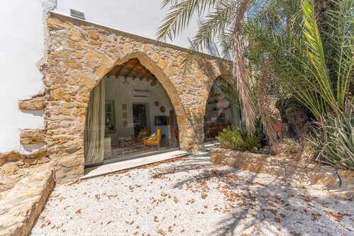 WealthyStays: 1927 Heritage House