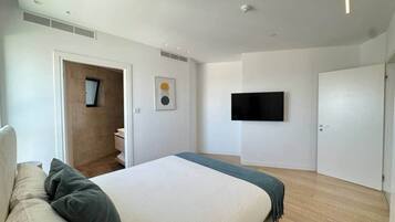 2 bedrooms, in-room safe, iron/ironing board, WiFi