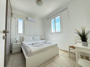 3 bedrooms, iron/ironing board, WiFi, bed sheets - Protaras Seaside Serenity - Konnos Beach (Paralimni)