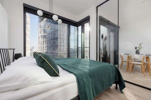 Iron/ironing board, travel crib, WiFi, bed sheets