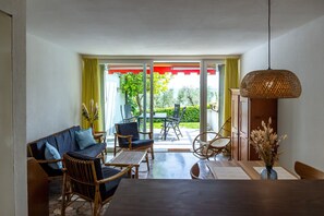 Interior - Holiday Home 'Casa Liner - Steps From The Lake' with Lake View, Private Terrace and Wi-Fi (Moniga del Garda)