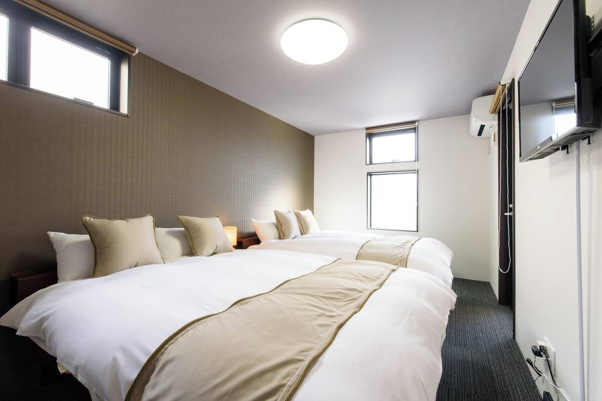 Superior Double Room, 2 Double Beds, Private Bathroom | Desk, iron/ironing board, free WiFi