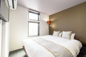 Standaard tweepersoonskamer, 1 tweepersoonsbed, privébadkamer | Een bureau, een strijkplank/strijkijzer, gratis wifi