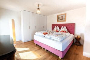 4 habitaciones y tabla de planchar con plancha 