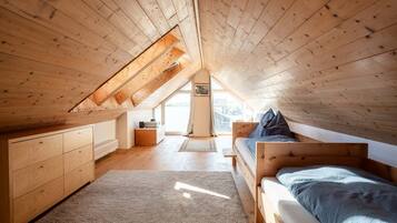 4 Schlafzimmer, Bügeleisen/Bügelbrett