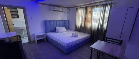 Skrivbord, gratis wi-fi och sängkläder