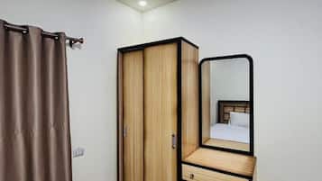 Internet, bed sheets, wheelchair access