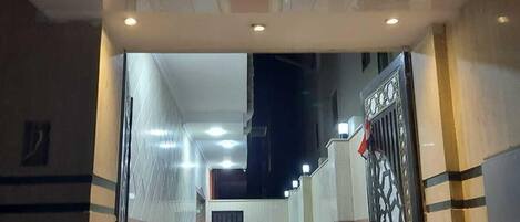 تفاصيل الفندق من الخارج