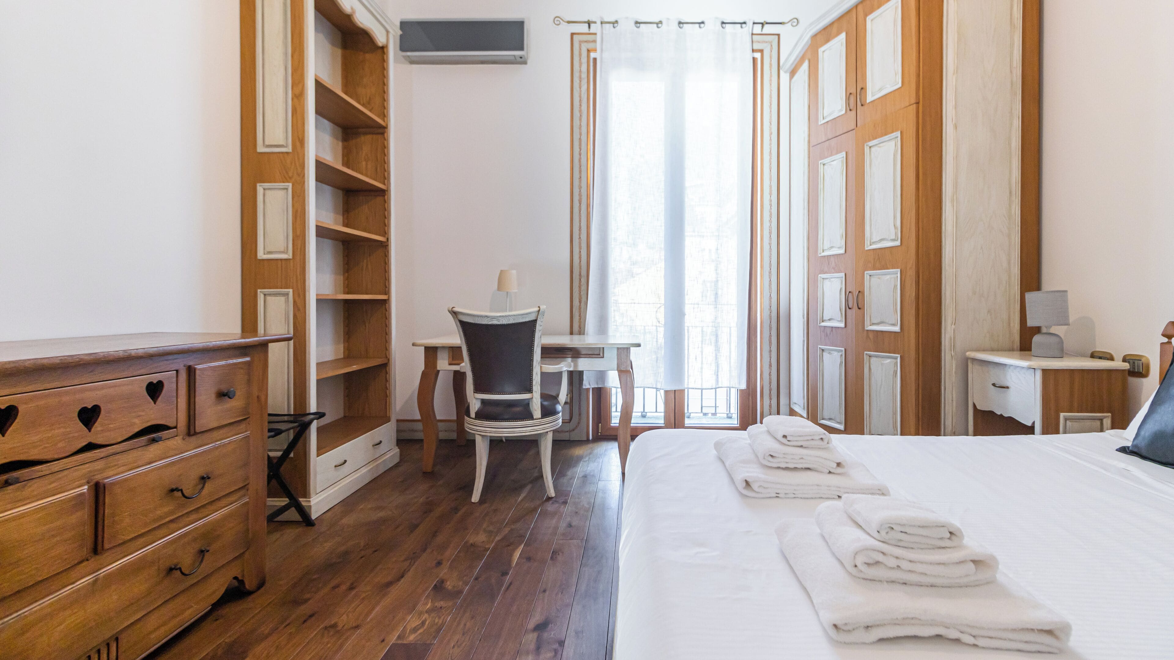 Apartment (2 Bedrooms) | 2 bedrooms, laptop workspace, iron/ironing board, bed sheets