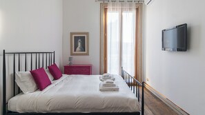 Appartement (2 Bedrooms) | 2 slaapkamers, een laptopwerkplek, een strijkplank/strijkijzer