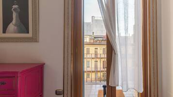 Căn hộ (2 Bedrooms) | 2 phòng ngủ, khu vực làm việc phù hợp cho laptop