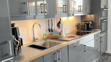 KylskÄp, ugn, spishÀll och diskmaskin