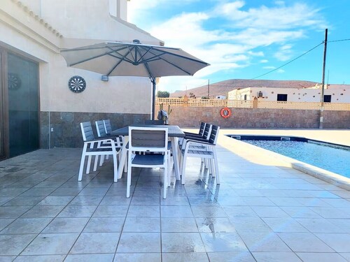Enjoy House, Large heated swimming pool & Jacuzzi, bbq and beautiful landscapes