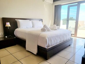 Iron/ironing board, Internet, bed sheets - Enjoy House, Large heated swimming pool & Jacuzzi, bbq and beautiful landscapes (Puerto del Rosario)