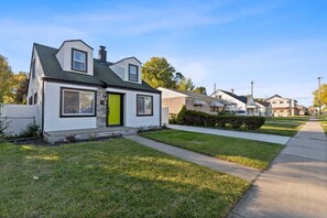 Exterior - Welcome! To The Dark Retreat and get ready for a quiet and cozy stay. (Oak Park)