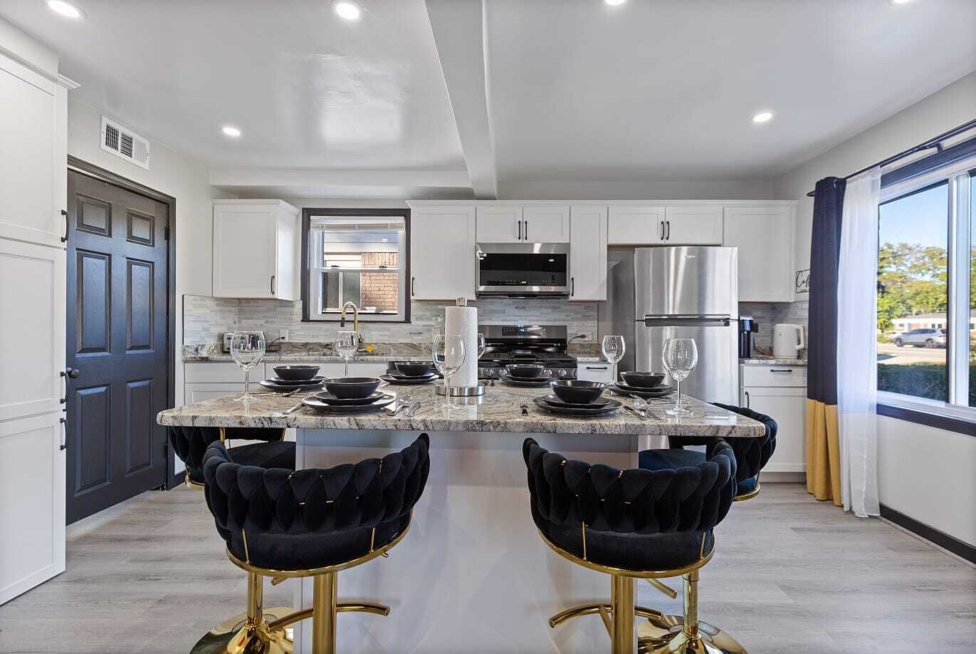 Geladeira, micro-ondas, fogão, cooktop