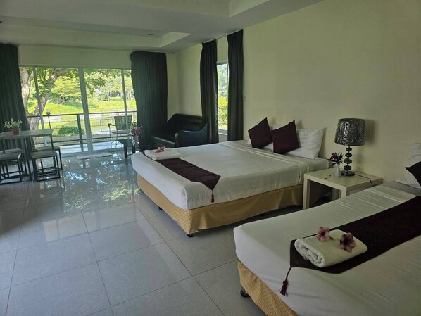 Deluxe Triple Room - Kaengkrachan Diamond Green Resort (Kaeng Krachan)