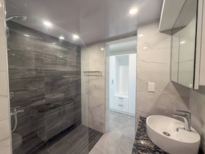 Shower, towels