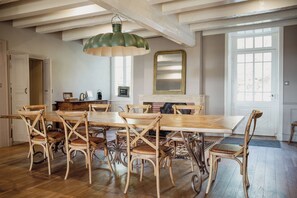 Interior - DOMAINE DES GRANDS CÈDRES (Cordelle)