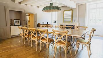 Rideaux occultants, chambres insonorisées, Wi-Fi gratuit