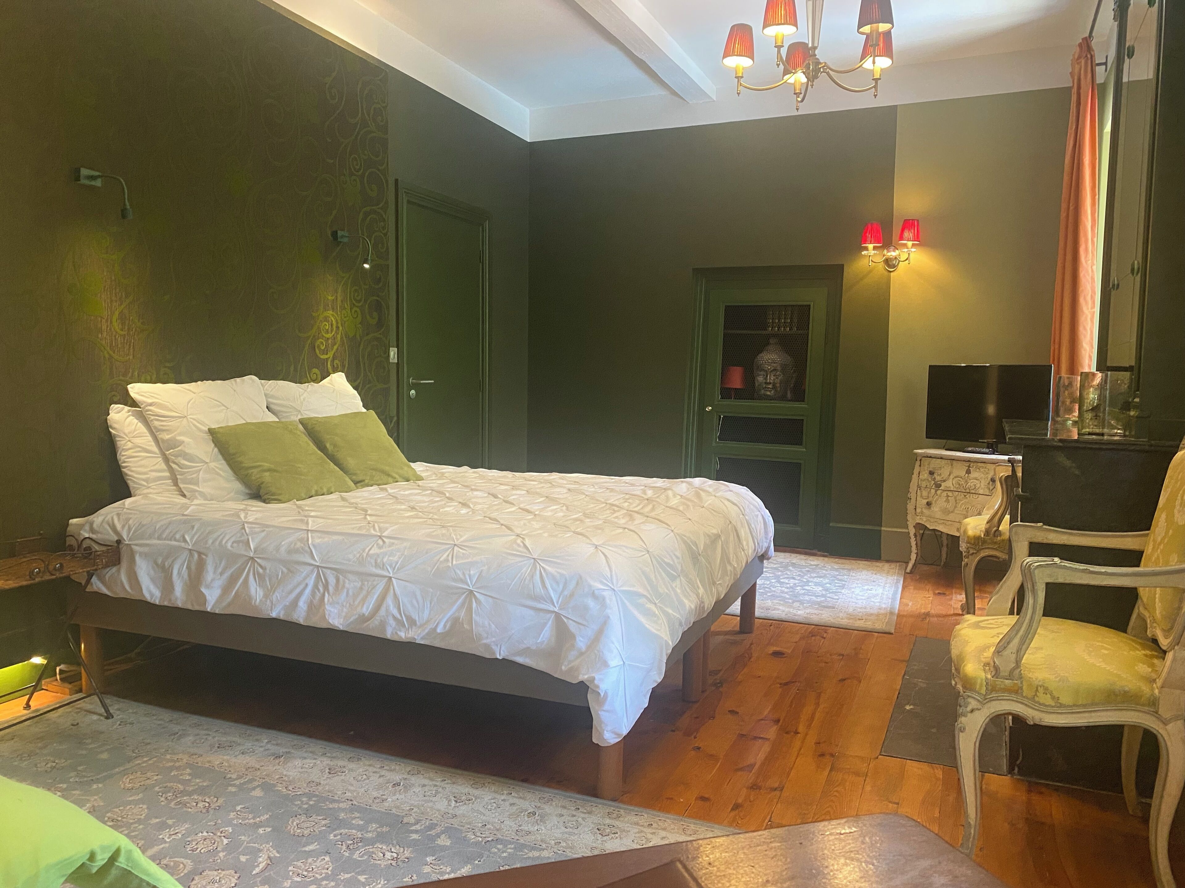 Triple Room | Blackout drapes, soundproofing, free WiFi