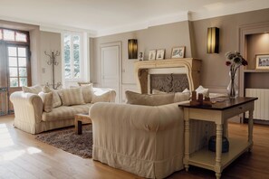 Interior - DOMAINE DES GRANDS CÈDRES (Cordelle)