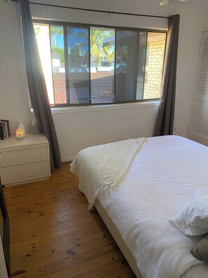 Internet - Exclusive Master Bedroom Room with Broadwater views (Surfers Paradise)