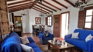 House - Villa Finca Los Corbachos (Cutar)