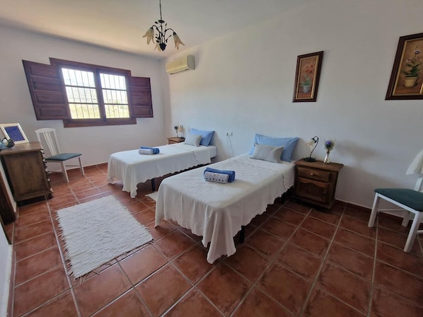 Villa | 3 bedrooms - Villa Finca Los Corbachos (Cutar)