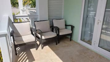 House, 4 Bedrooms, Balcony, Garden View | Balcony