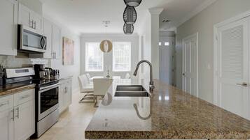 House, 4 Bedrooms, Balcony, Garden View | Interior