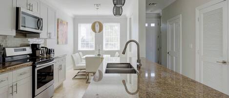 House, 4 Bedrooms, Balcony, Garden View | Interior