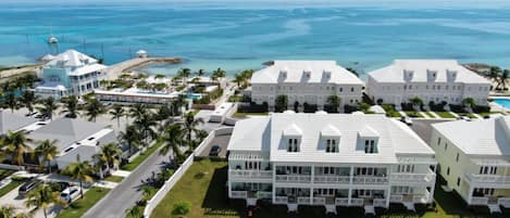 Casa, 4 habitaciones, balcón, vista al jardín | Exterior