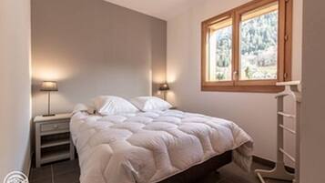 Bügeleisen/Bügelbrett, Internetzugang, Bettwäsche