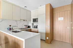 Private kitchen - 2BR Steps to Burj Khalifa Dubai Mall (Dubai)