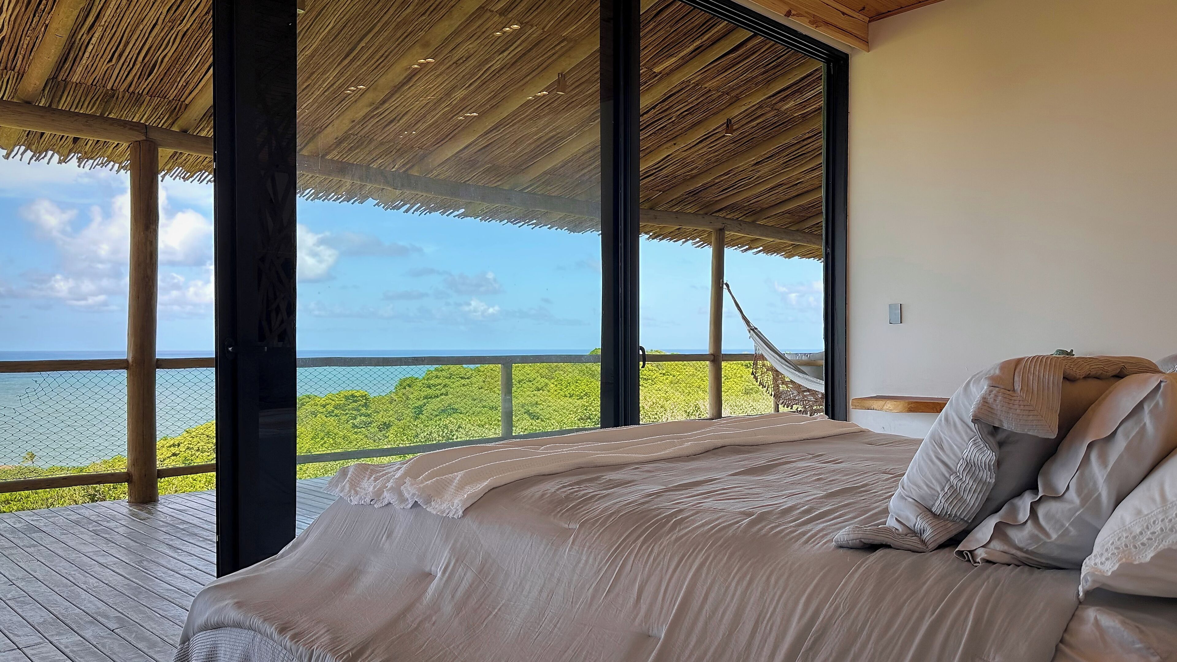 アイロン / アイロン台、WiFi (無料)、ベッドシーツ