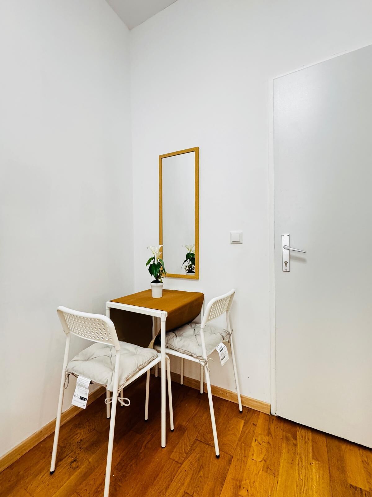 Basic Apartment | Iron/ironing board