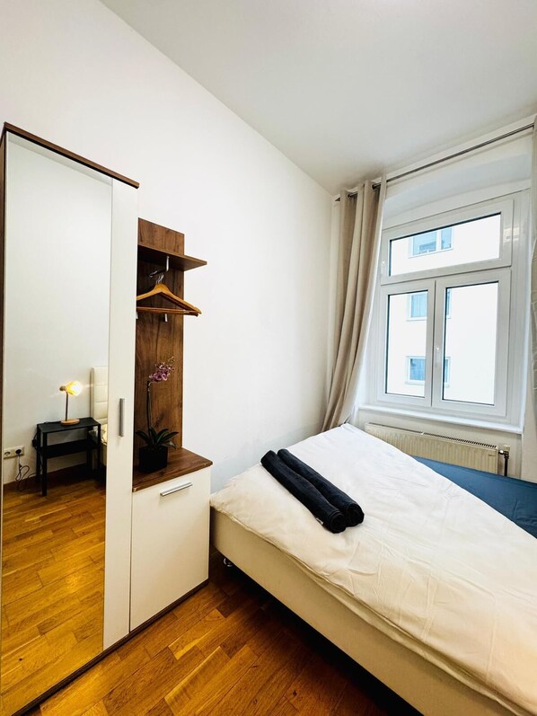 基本公寓 | 熨斗/熨衫板