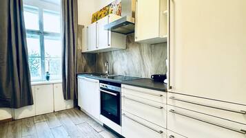 Appartement | Cuisine privée | Mini réfrigérateur, four, plaque de cuisson, lave-vaisselle