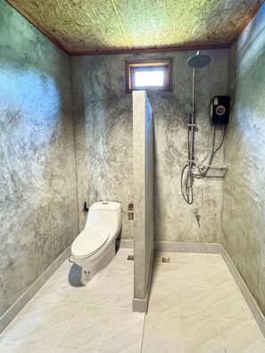 Superior Double Room, 1 King Bed | Bathroom | Shower, hair dryer, slippers, towels