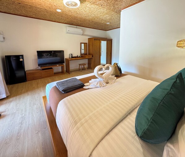 Superior Double Room, 1 King Bed | In-room safe, laptop workspace, blackout drapes, free WiFi