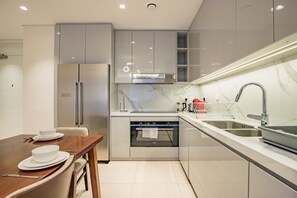 Fridge, microwave, oven, stovetop - Luxury Seaview 3BR w/ Asst Room, Just Minutes from Fujairah’s Pristine Beaches (Fujairah)