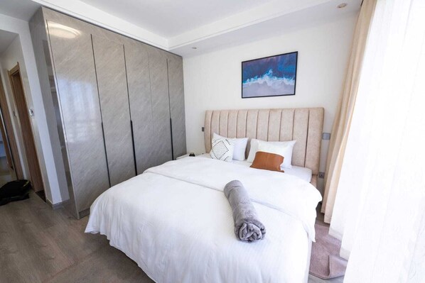 Apartamento clásico, balcón, vistas a la ciudad | Escritorio y espacio para trabajar con un portátil