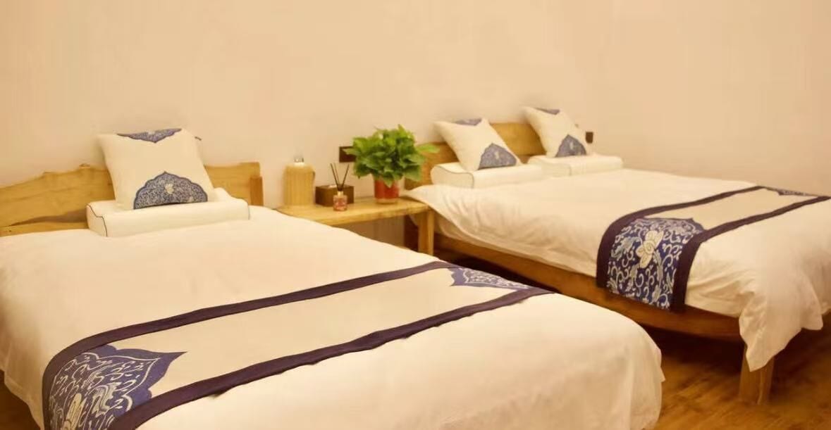 Kolmen hengen perhehuone | Ilmainen Wi-Fi, vuodevaatteet