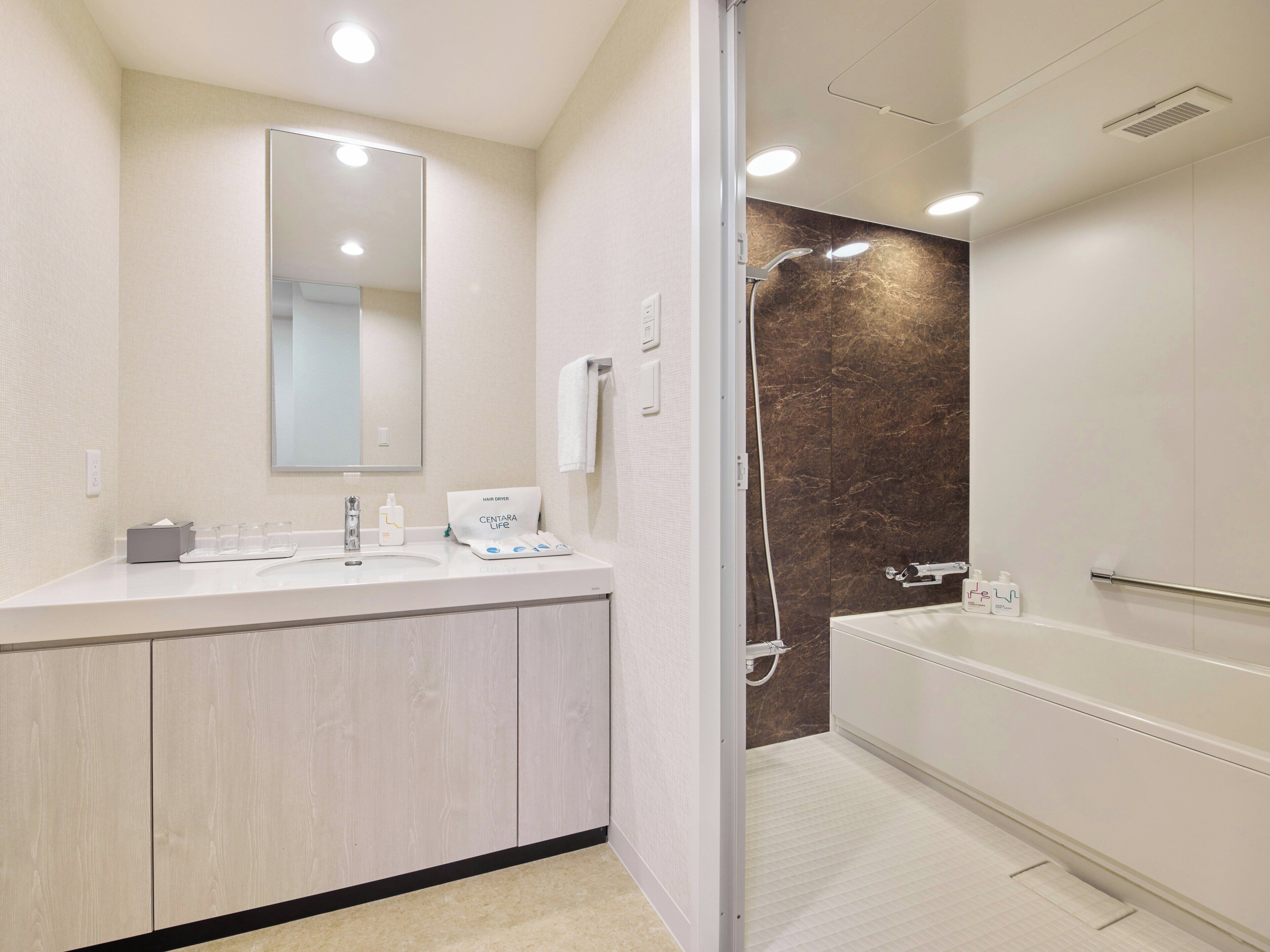 Deluxe Room (Family) | Desk, laptop workspace, free WiFi, bed sheets