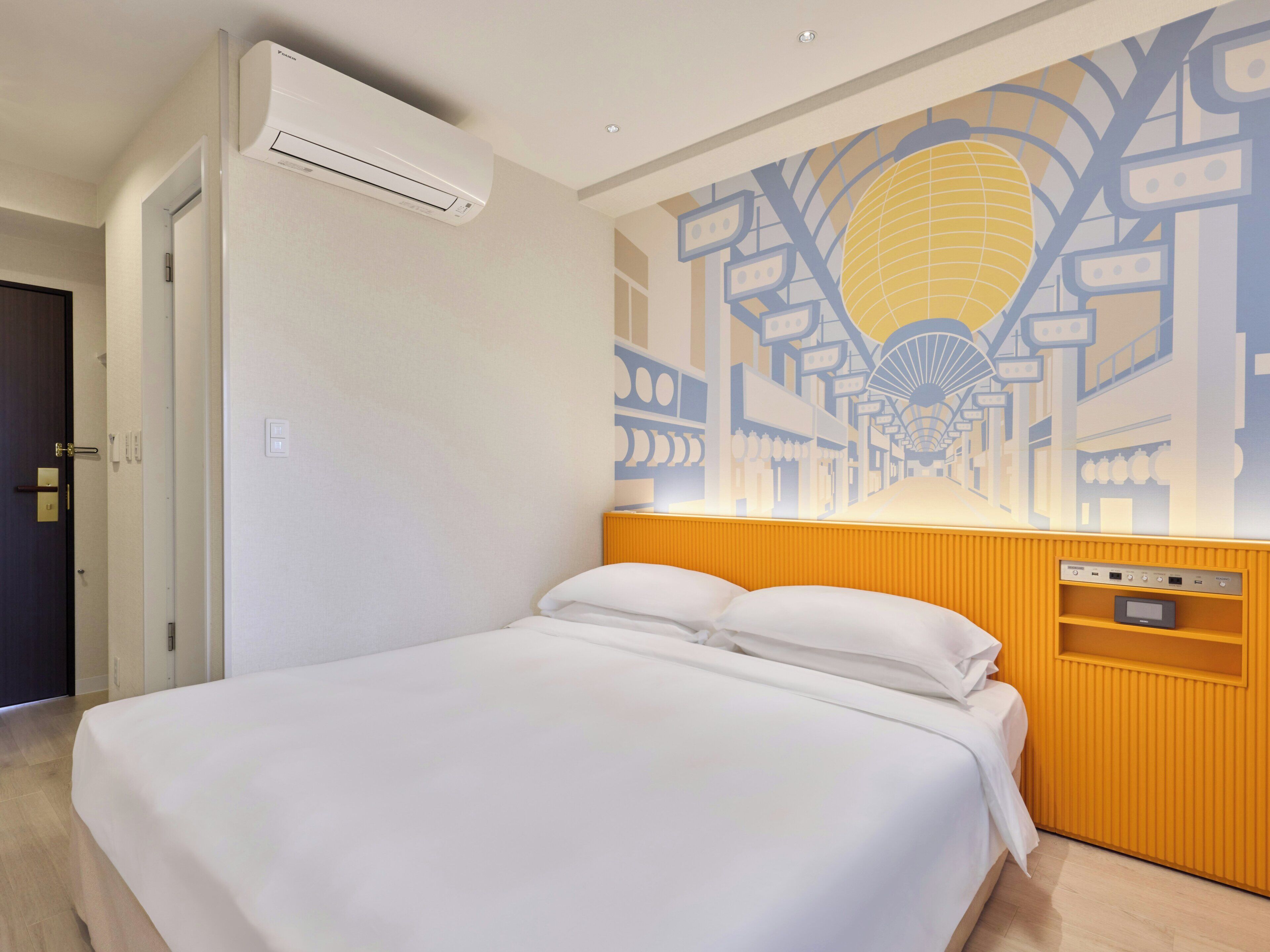 Deluxe King Non smoking  | In-room safe, desk, laptop workspace, WiFi (free)