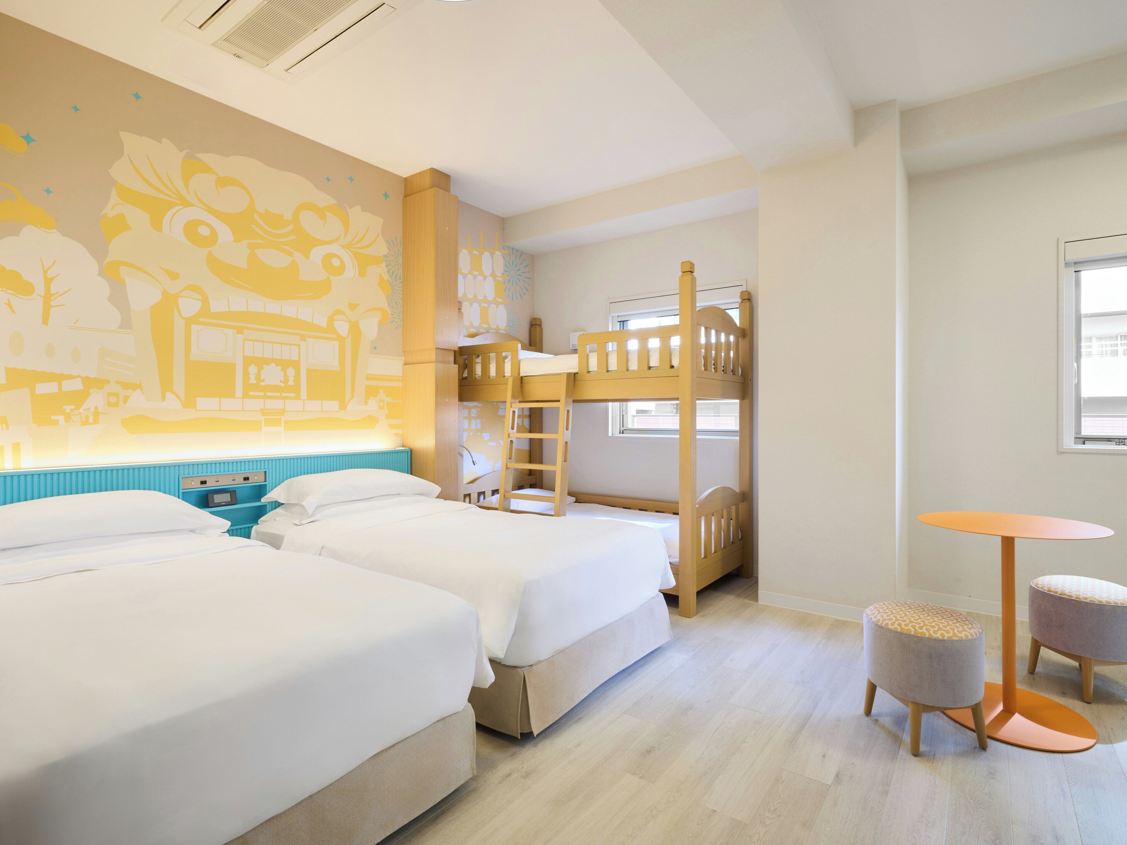 Family Room | Desk, laptop workspace, free WiFi, bed sheets