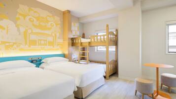 Family Room | Desk, laptop workspace, free WiFi, bed sheets