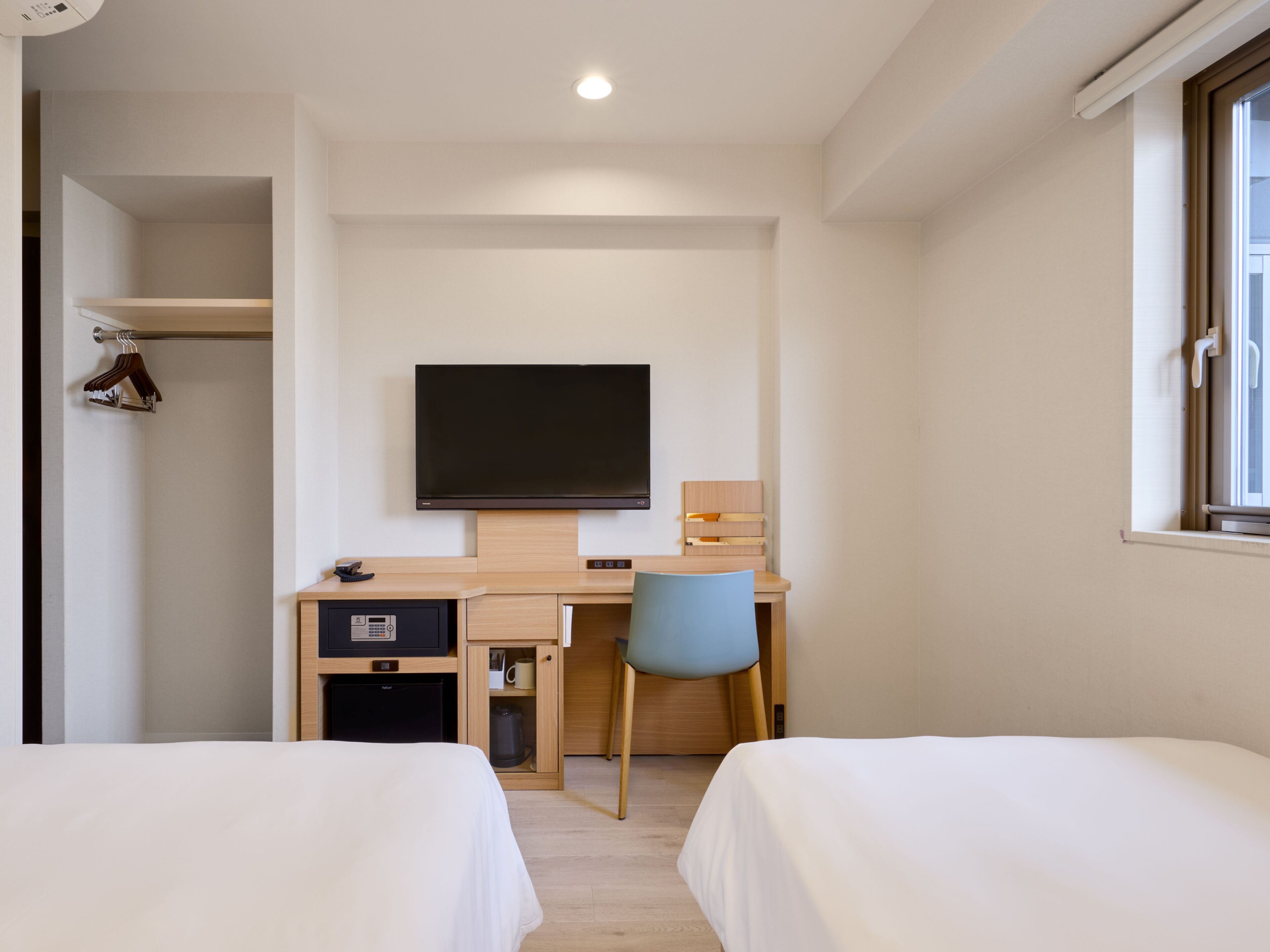 Desk, laptop workspace, free WiFi, bed sheets